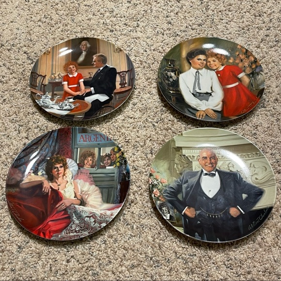 SET OF 4 EDWIJ M. KNOWLES ANNIE COLLECTOR PLATES - Picture 1 of 13